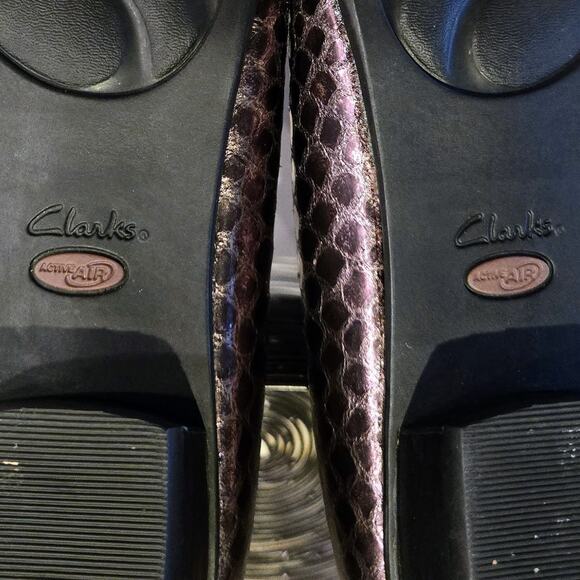 Clarks Cushion Loafer Women 7 Patent Leather Alligator Look Brown-Goldish Color - Picture 6 of 7